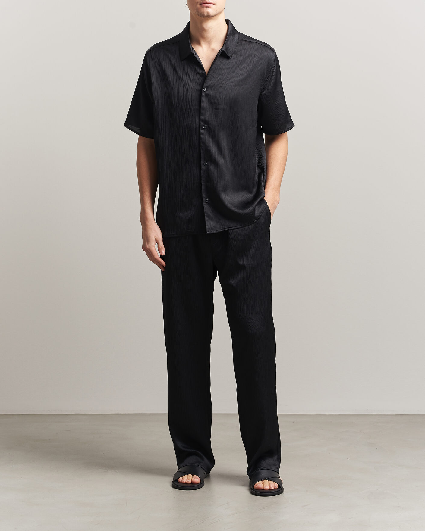 Mies | Kauluspaidat | LES DEUX | Hector Plissé Short Sleeve Shirt Black
