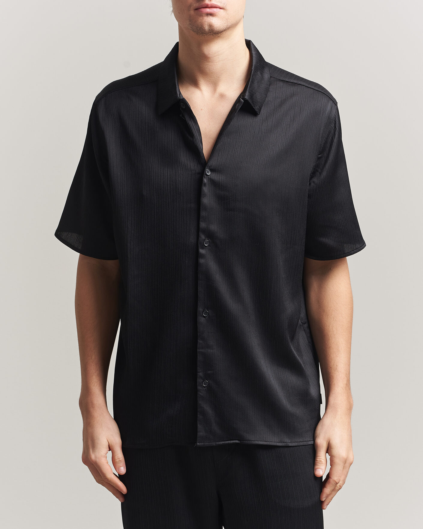 Mies | Kauluspaidat | LES DEUX | Hector Plissé Short Sleeve Shirt Black