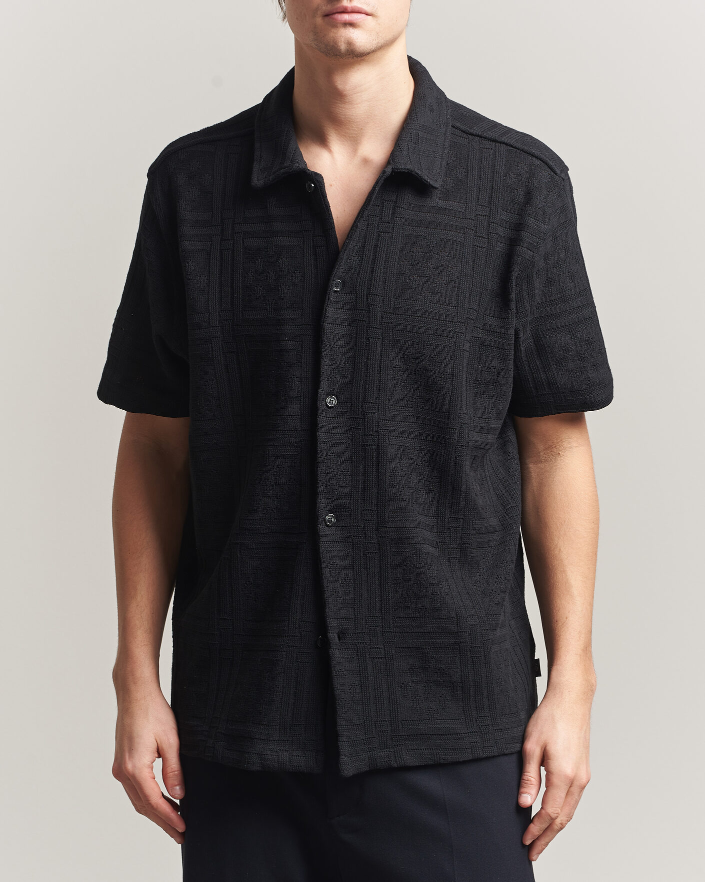 Mies | Kauluspaidat | LES DEUX | Hector Pointelle Short Sleeve Shirt Black