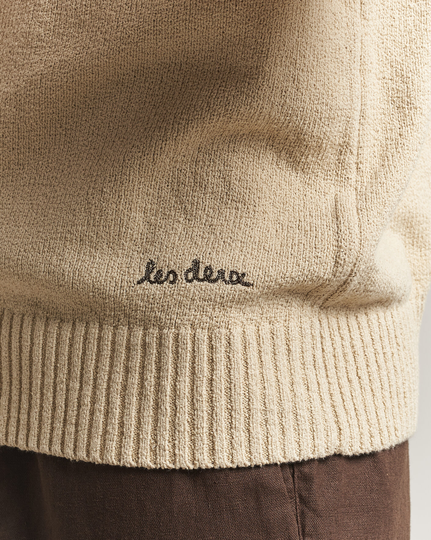 Mies | Puserot | LES DEUX | Brad Knitted Roundneck Oyster Grey/White
