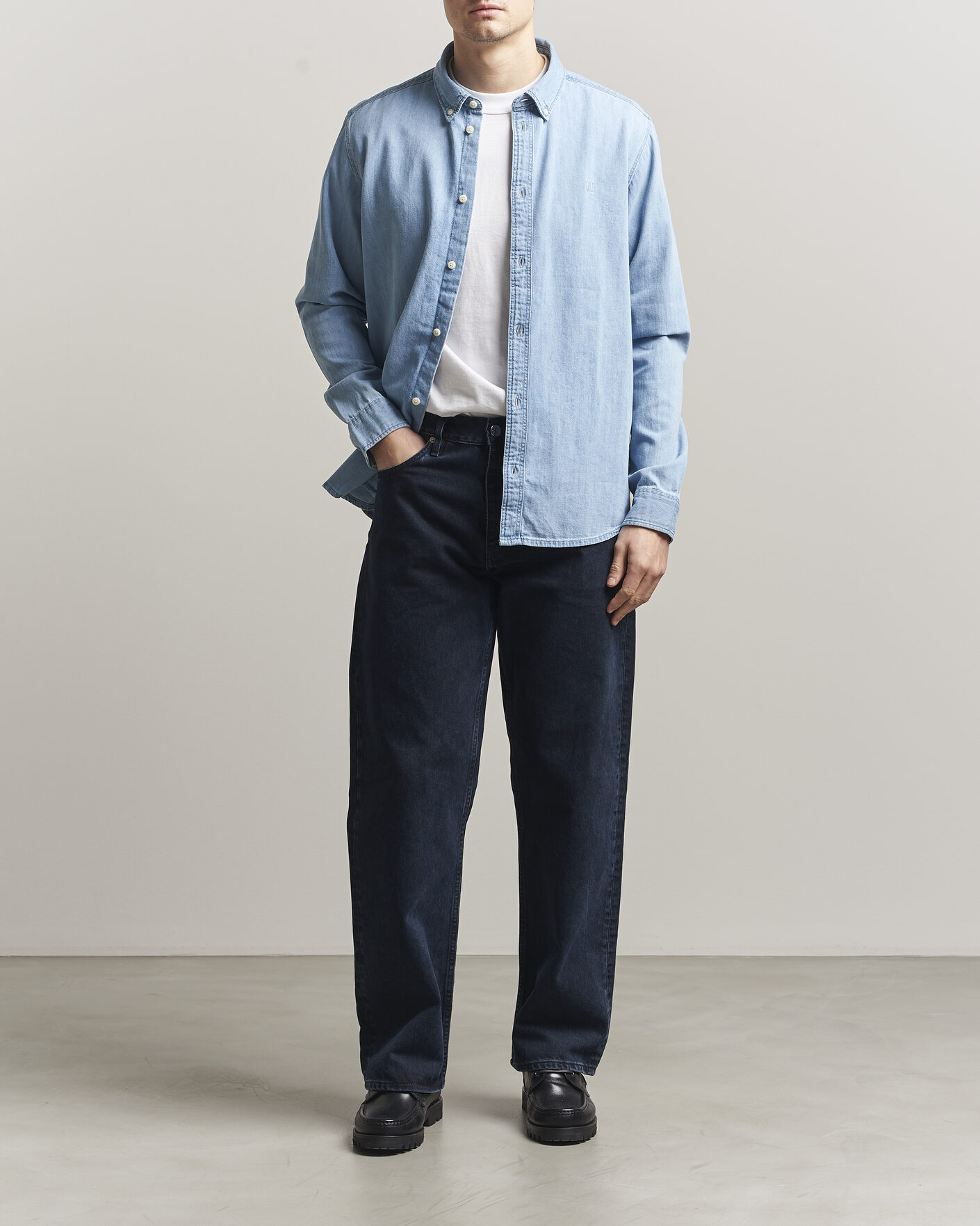 Mies | Kauluspaidat | LES DEUX | Konrad Denim Shirt Light Indigo Wash