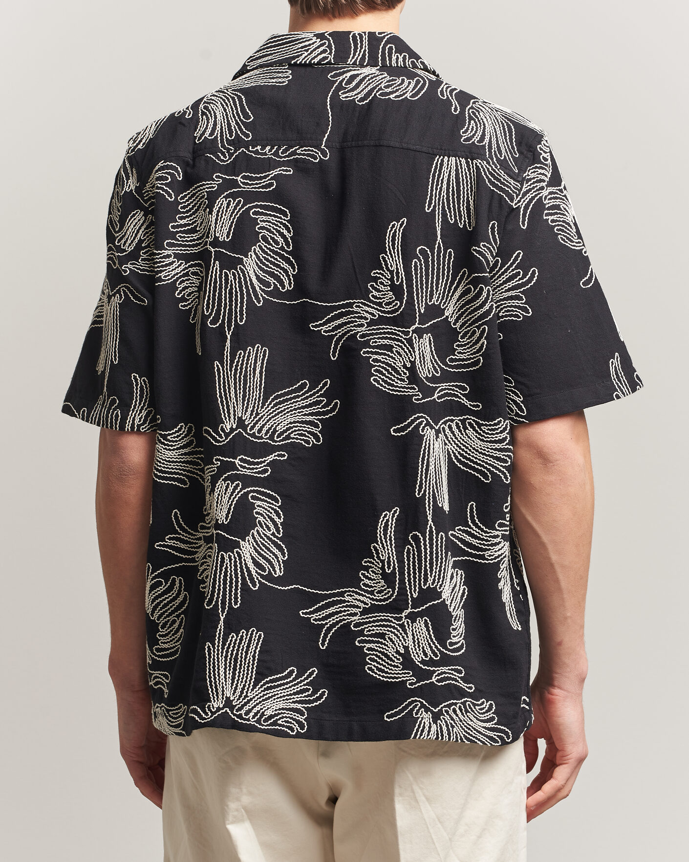 Mies | Kauluspaidat | LES DEUX | Liam AOE Flower Short Sleeve Shirt Black