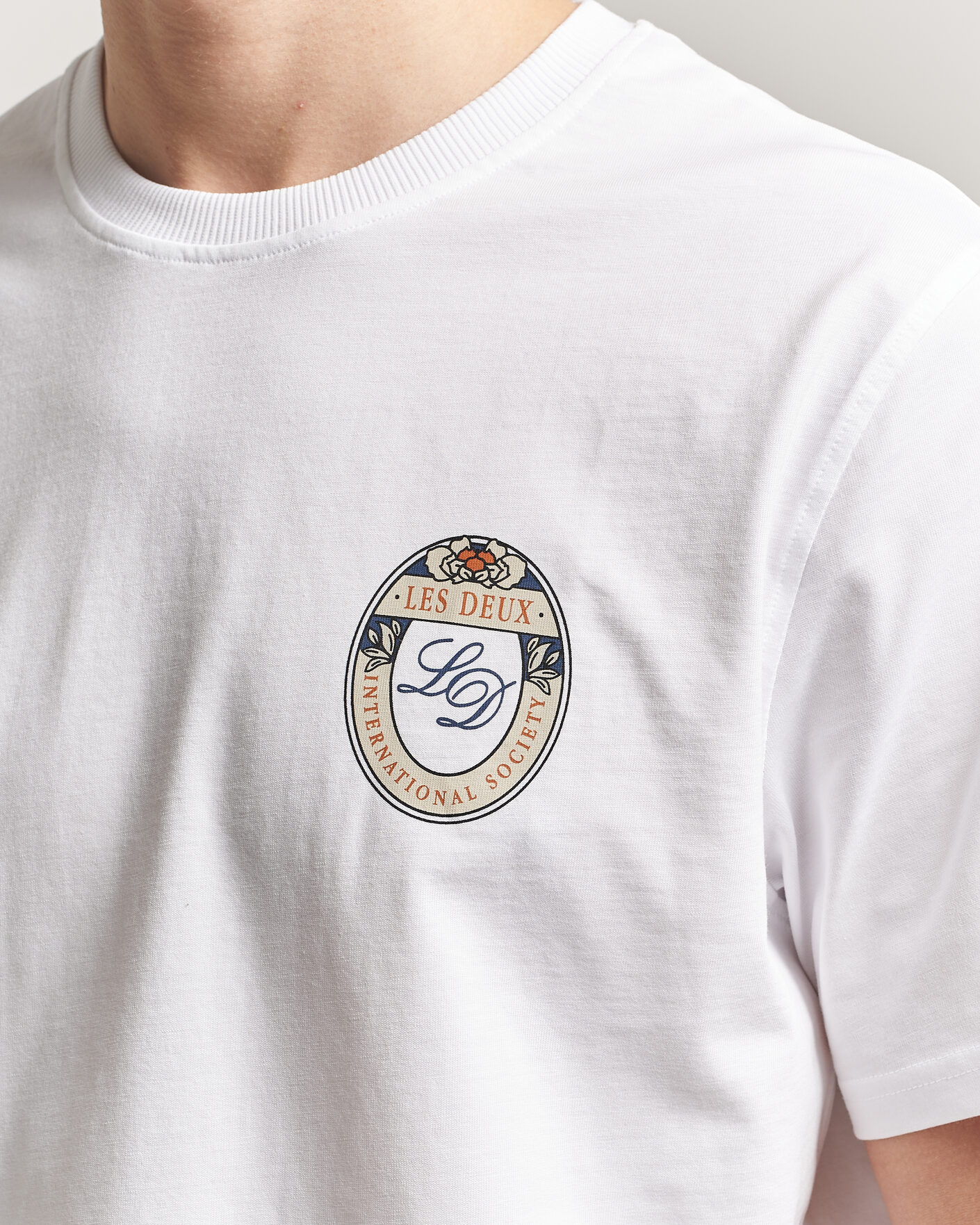 Mies | T-paidat | LES DEUX | Brday Emblem T-Shirt White