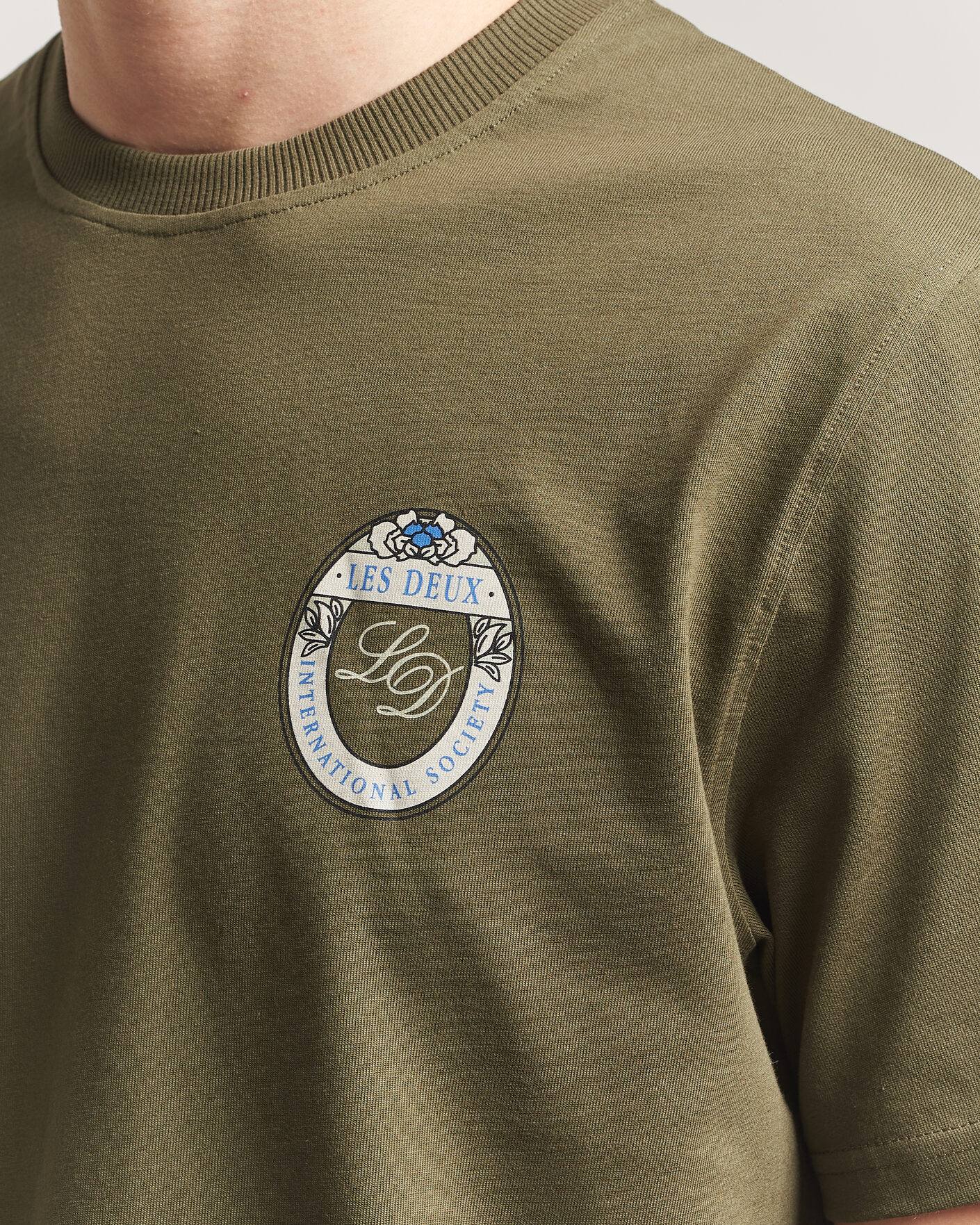 Mies | T-paidat | LES DEUX | Brday Emblem T-Shirt Olive Night Green