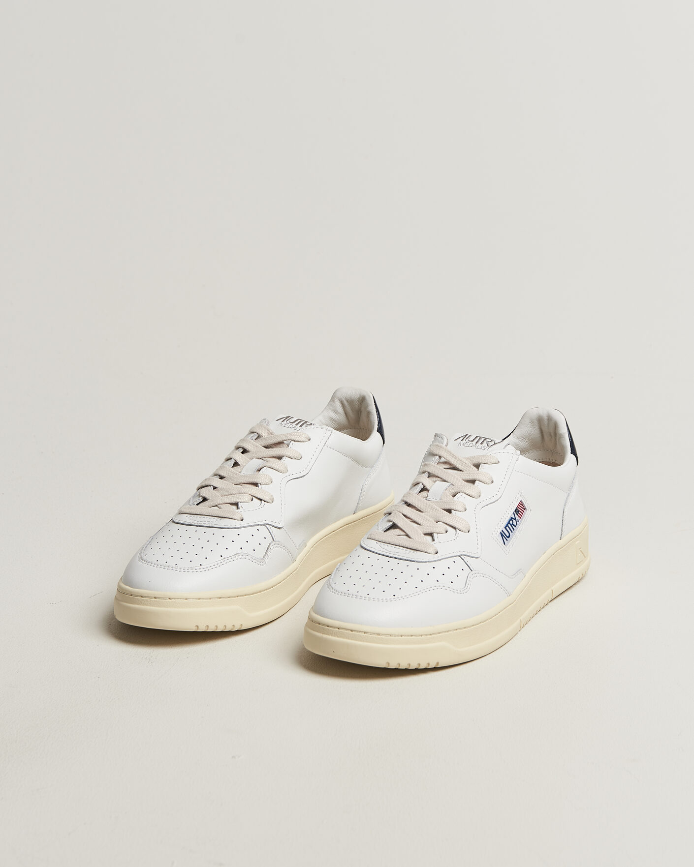 Mies | Tennarit | Autry | Medalist Low Sneaker White/Space