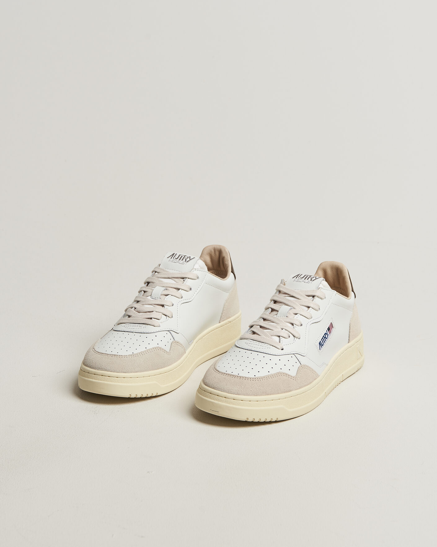Mies | Tennarit | Autry | Medalist Low Leather/Suede Sneaker White/Teak