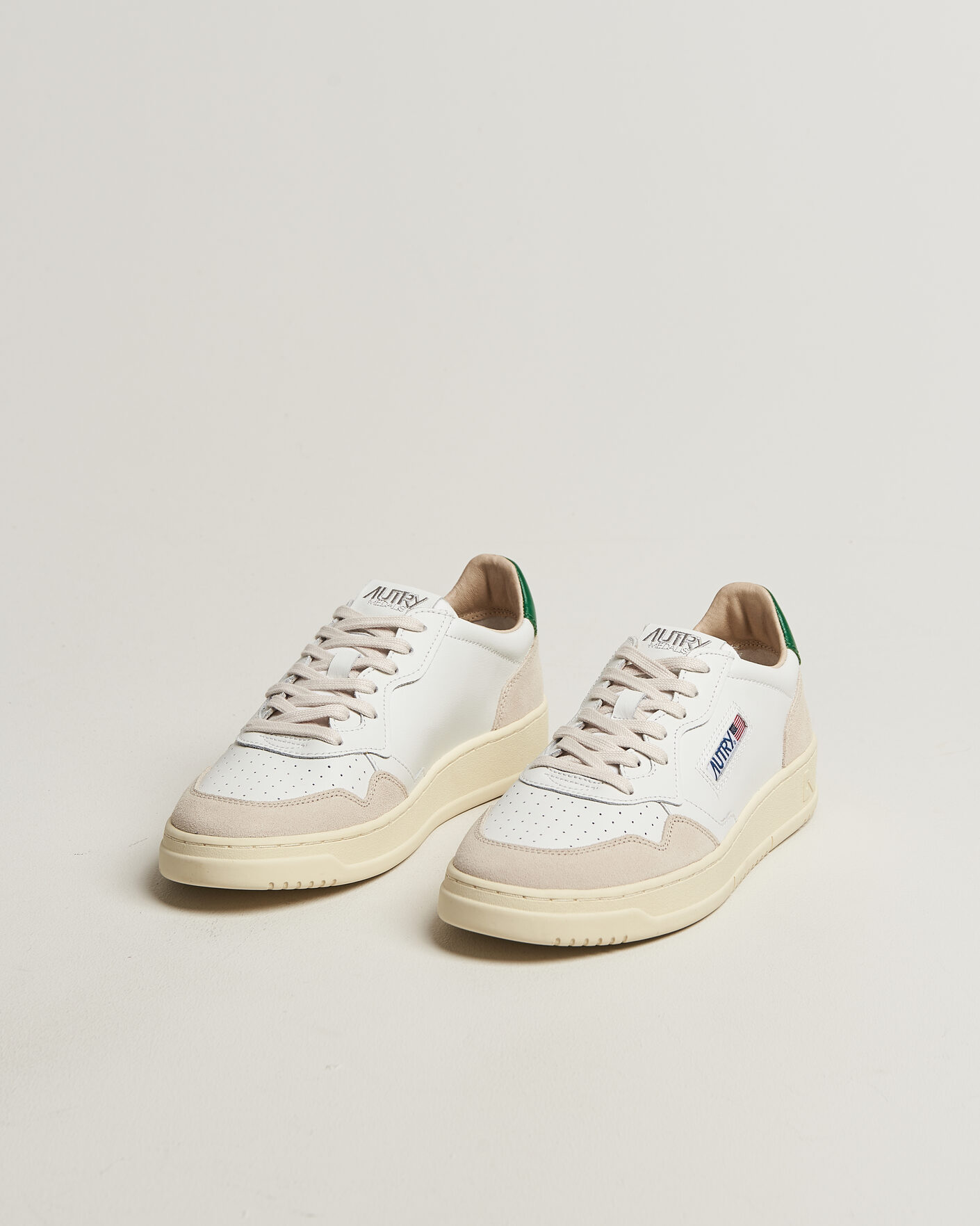 Mies | Tennarit | Autry | Medalist Low Leather/Suede Sneaker White/Amazon