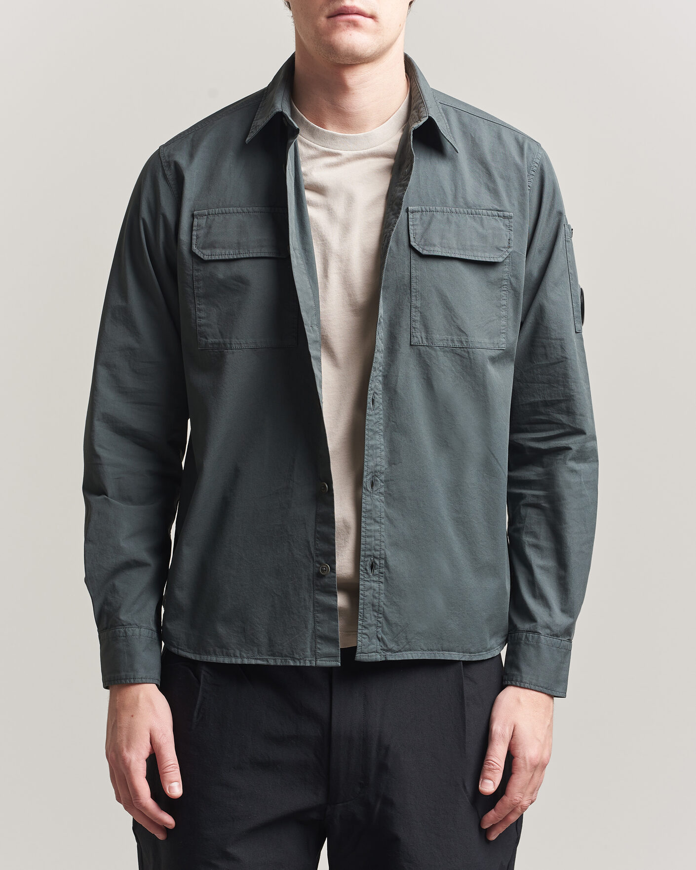 Mies | Kauluspaidat | C.P. Company | Organic Gabardine Pocket Shirt Dark Grey