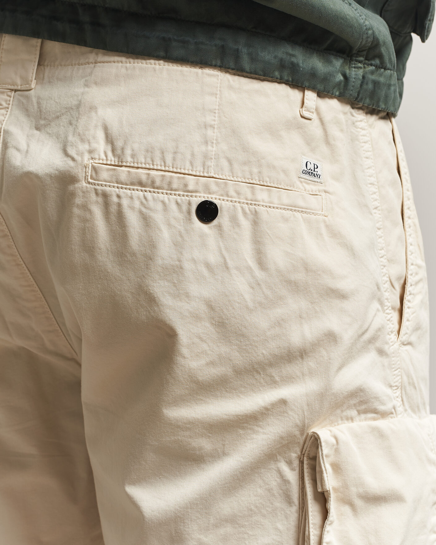 Mies | Shortsit | C.P. Company | Cotton Gabardine Cargo Shorts Cream