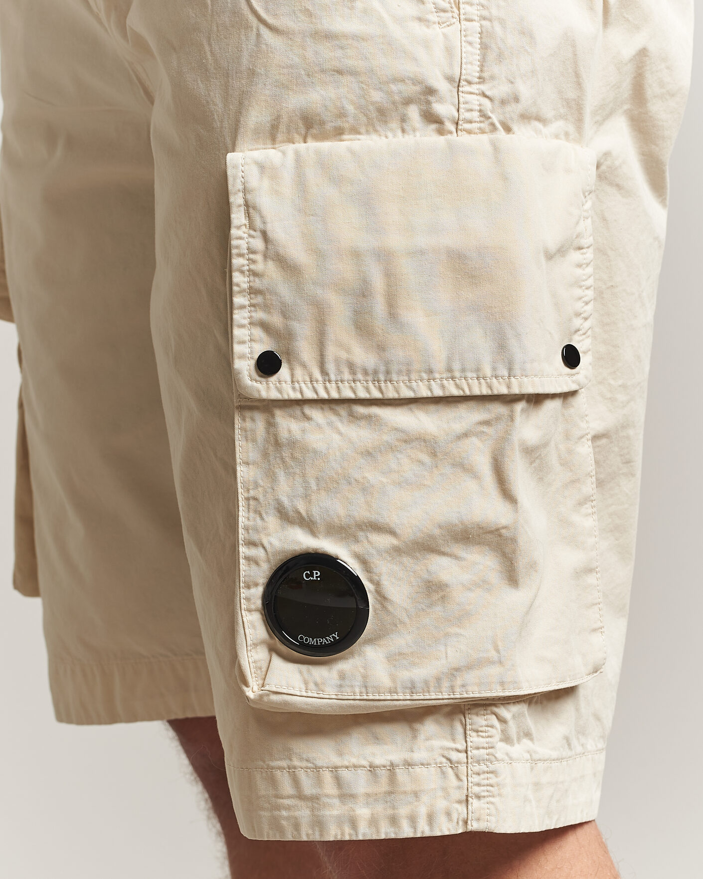 Mies | Shortsit | C.P. Company | Cotton Gabardine Cargo Shorts Cream