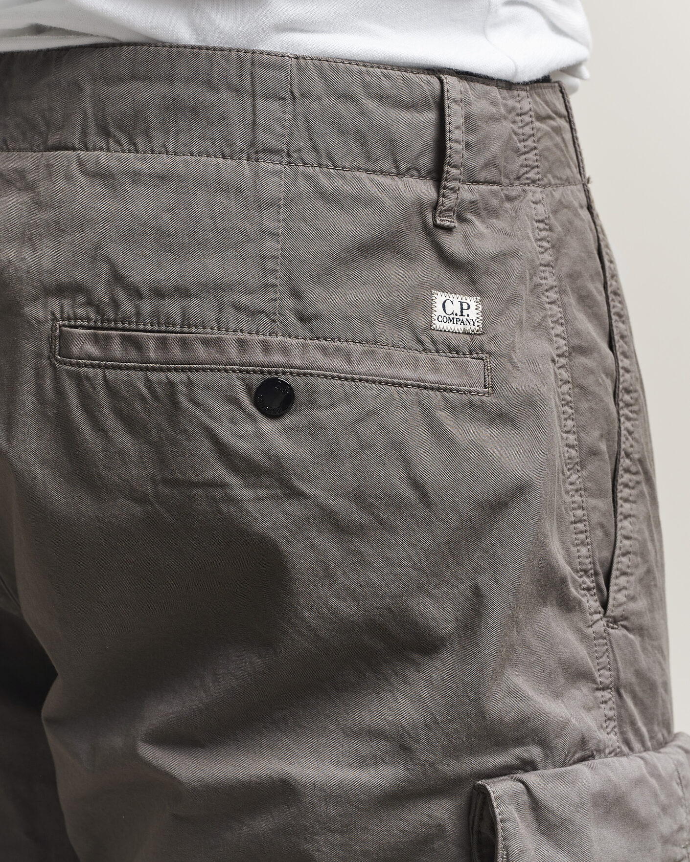 Mies | Shortsit | C.P. Company | Cotton Gabardine Cargo Shorts Washed Black