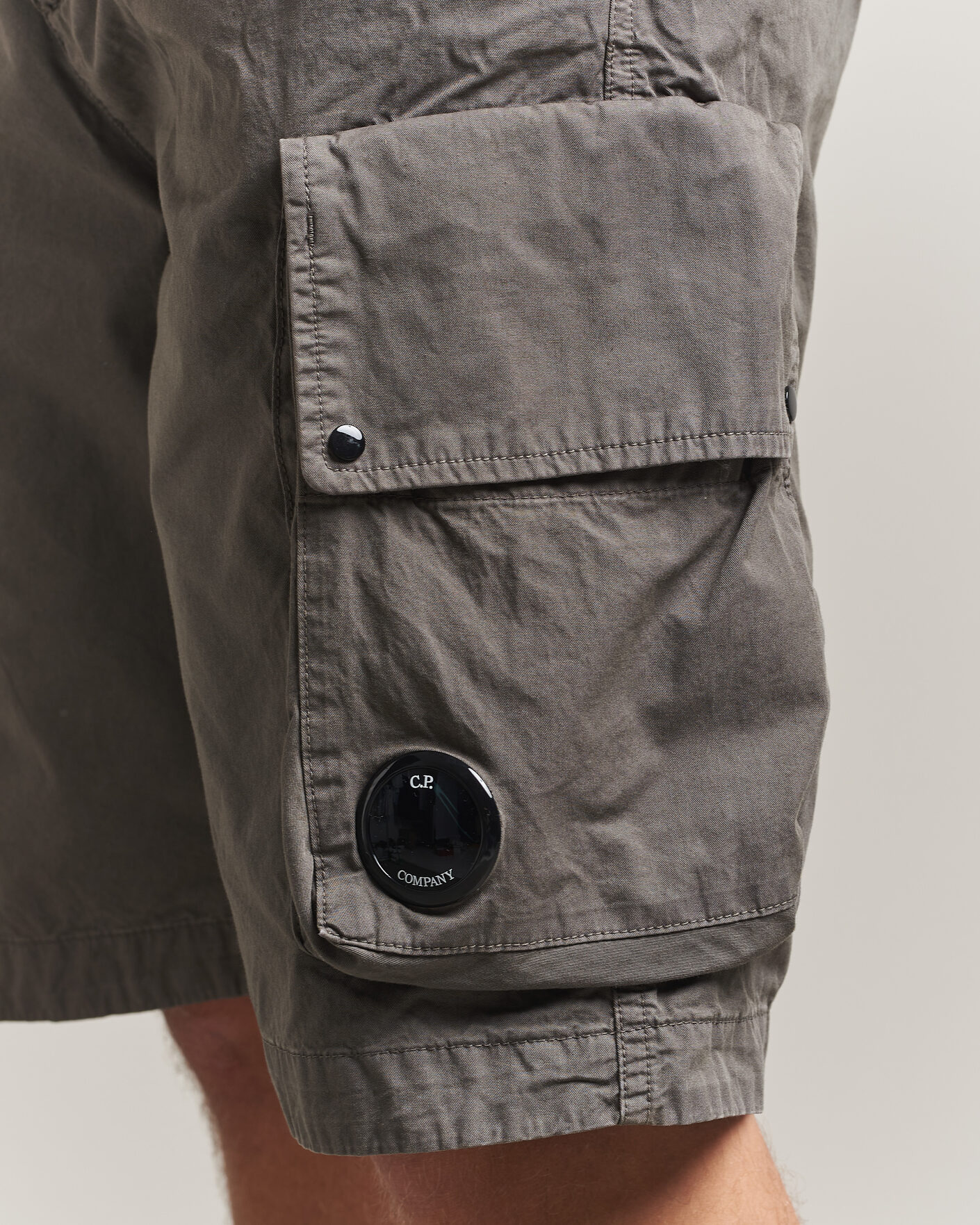 Mies | Shortsit | C.P. Company | Cotton Gabardine Cargo Shorts Washed Black