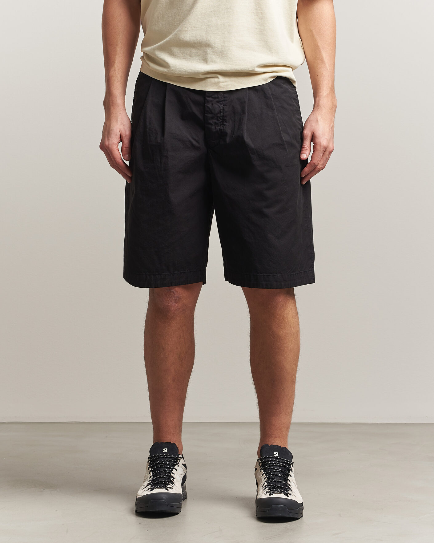 Mies | Shortsit | C.P. Company | Cotton Gabardine Pleated Loose Shorts Black