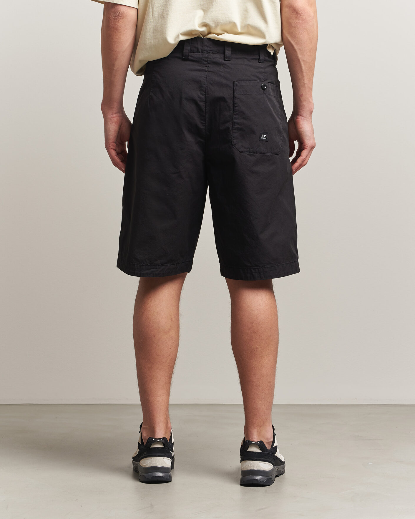 Mies | Shortsit | C.P. Company | Cotton Gabardine Pleated Loose Shorts Black
