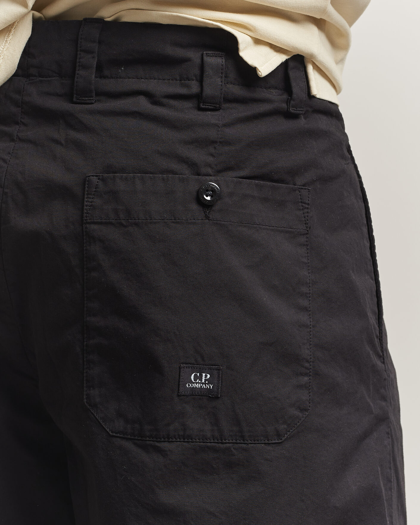 Mies | Shortsit | C.P. Company | Cotton Gabardine Pleated Loose Shorts Black