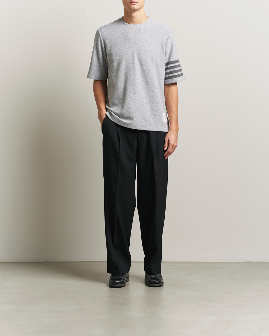 Mies | T-paidat | Thom Browne | Textured Pique 4 Bar T-Shirt Pale Grey