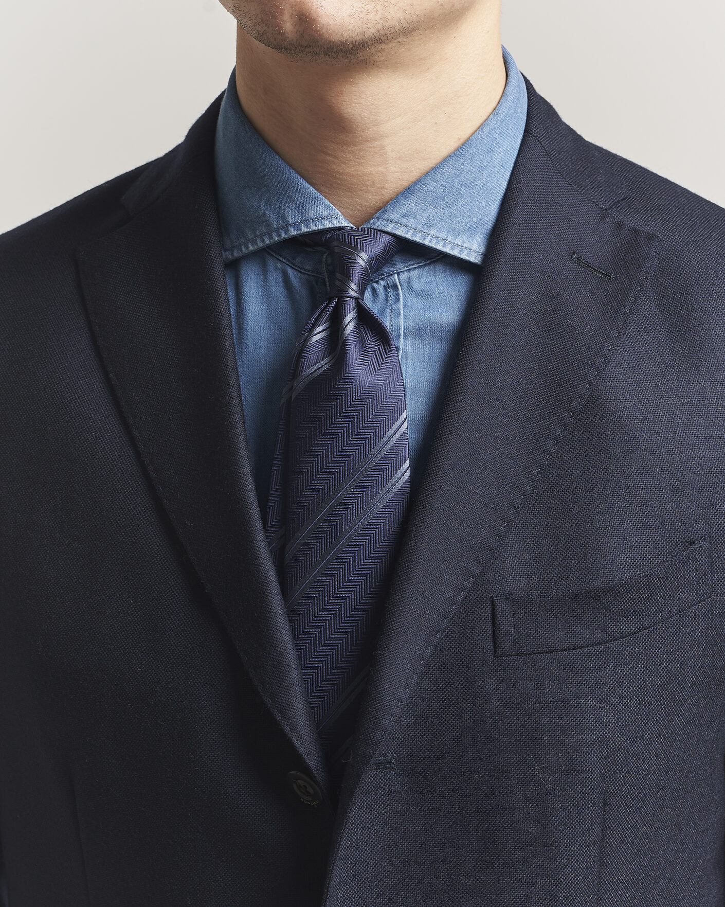 Mies | Solmiot | Brunello Cucinelli | Regimental Stripe Silk Tie Navy