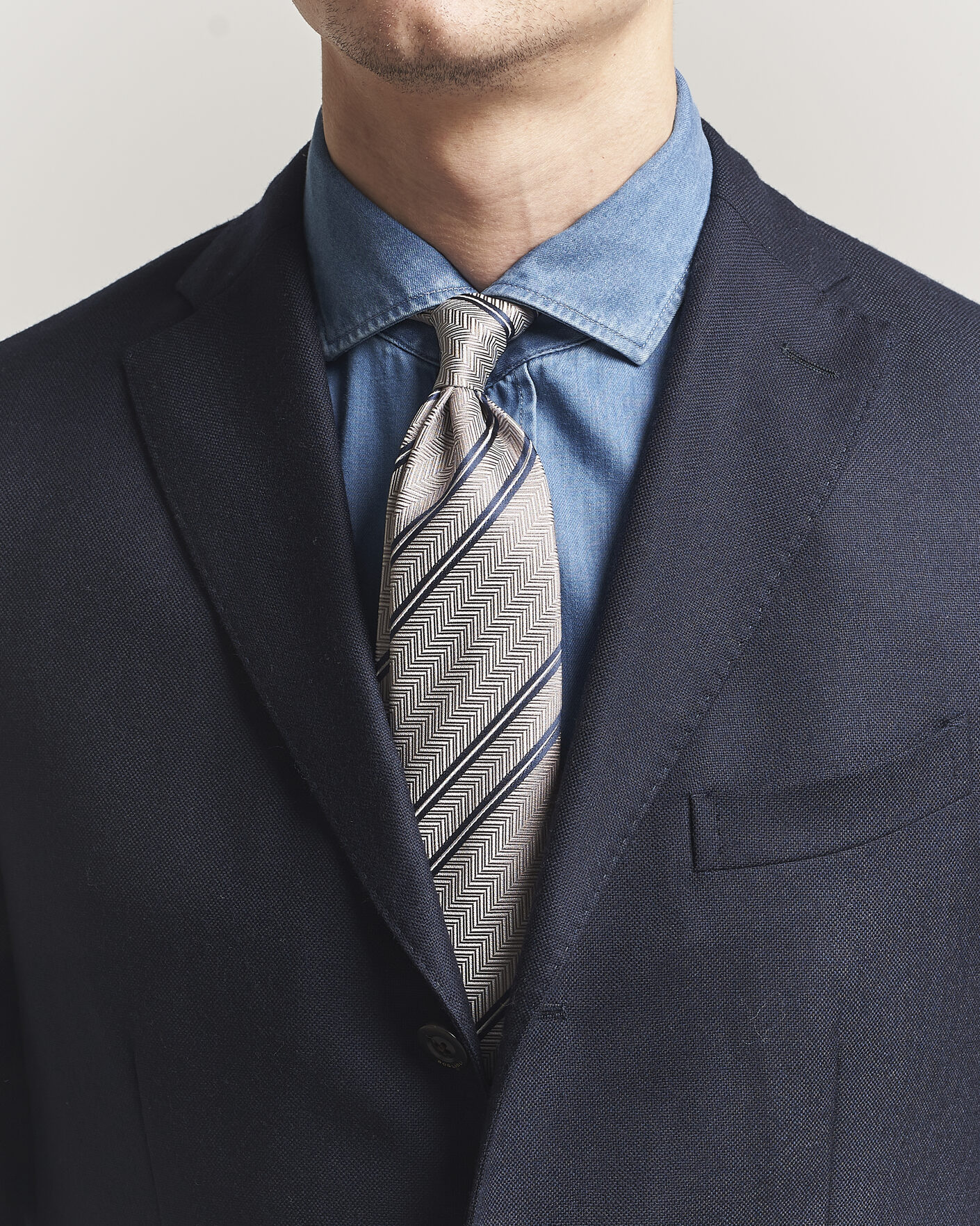 Mies | Solmiot | Brunello Cucinelli | Regimental Stripe Silk Tie Brown