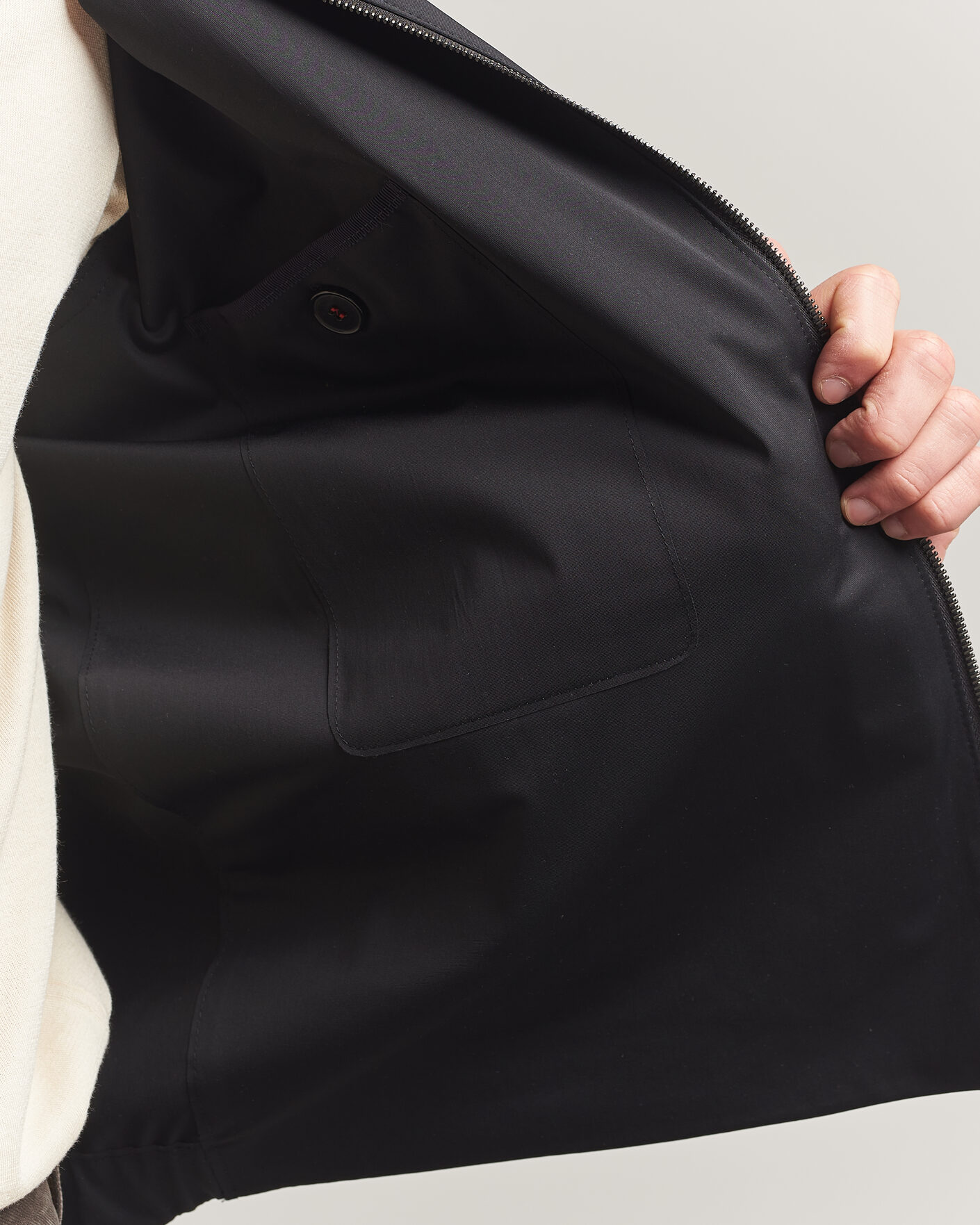 Mies | Takit | Harris Wharf London | Light Technic Short Jacket Black