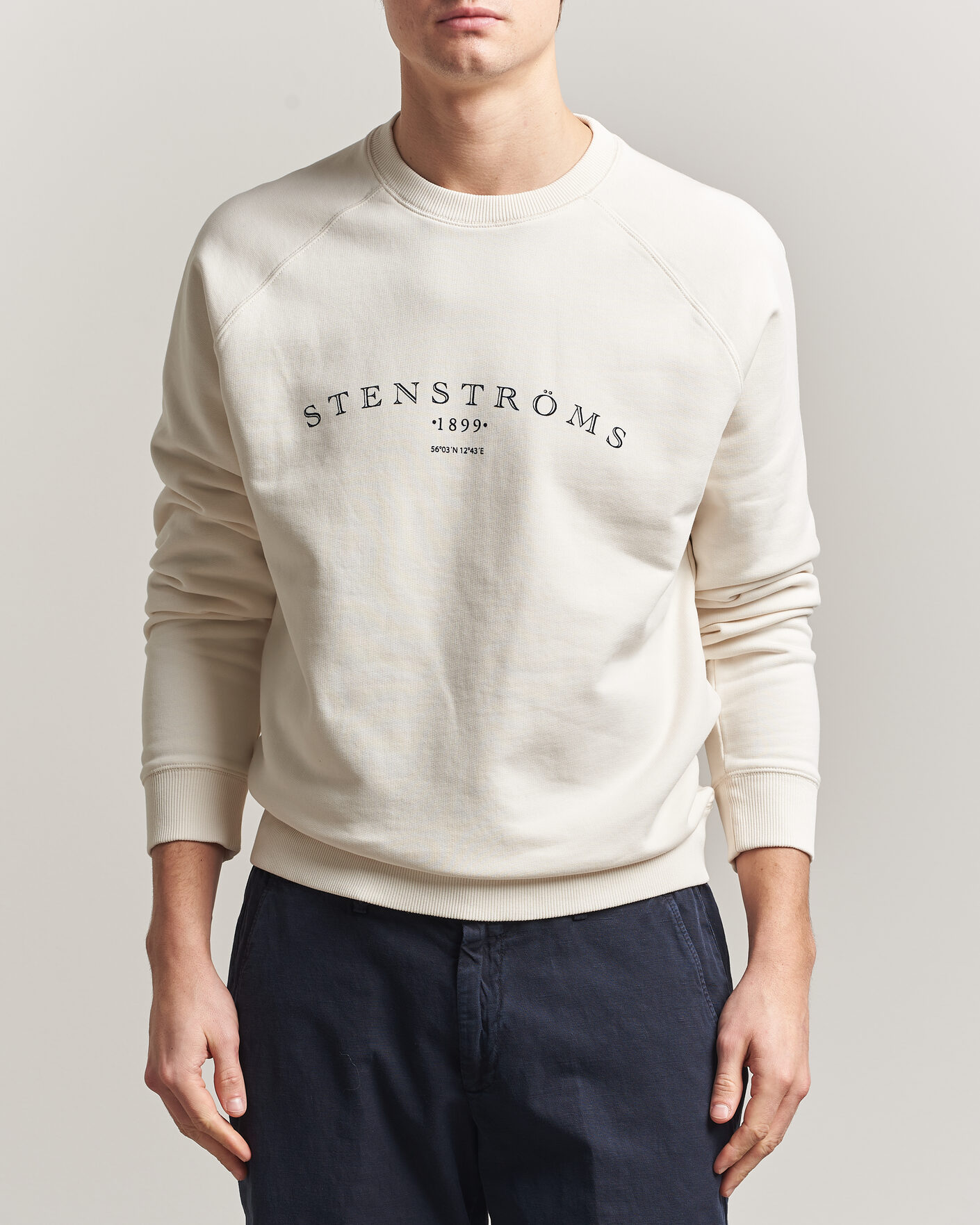 Mies | Puserot | Stenströms | Raglan Crew Logo Sweater White