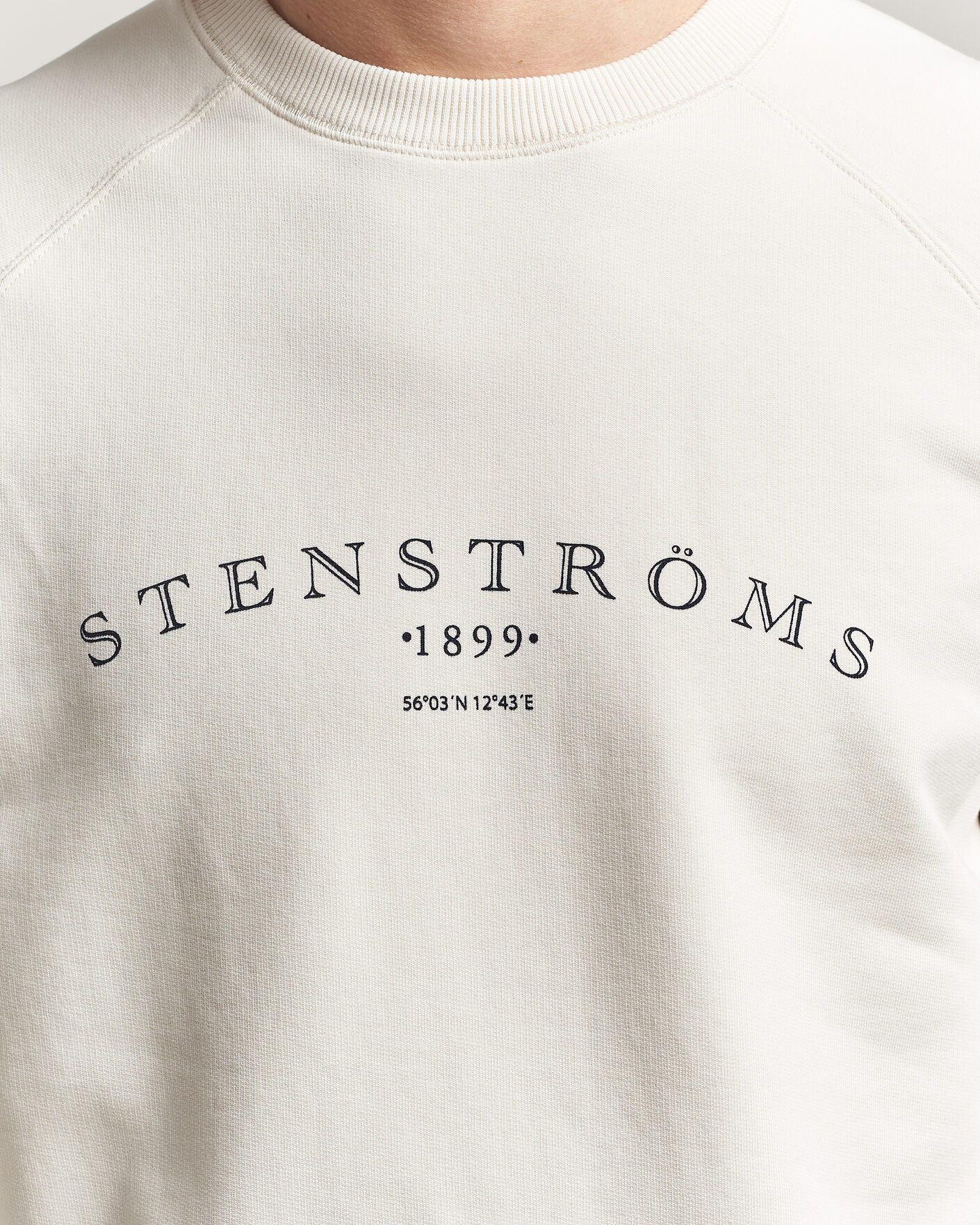 Mies | Puserot | Stenströms | Raglan Crew Logo Sweater White
