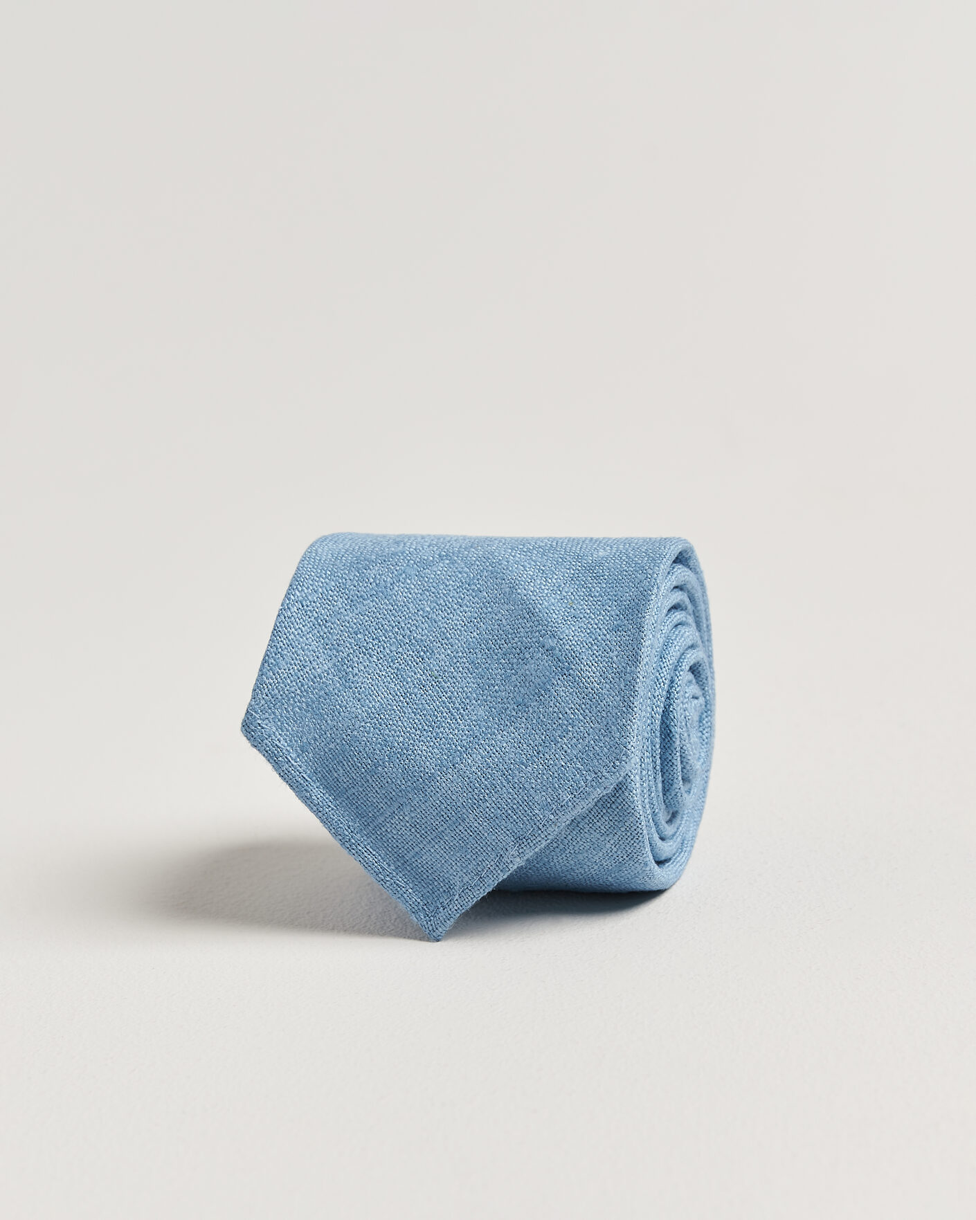 Mies | Solmiot | Drake's | Silk Tussah Handrolled Tie Sky Blue