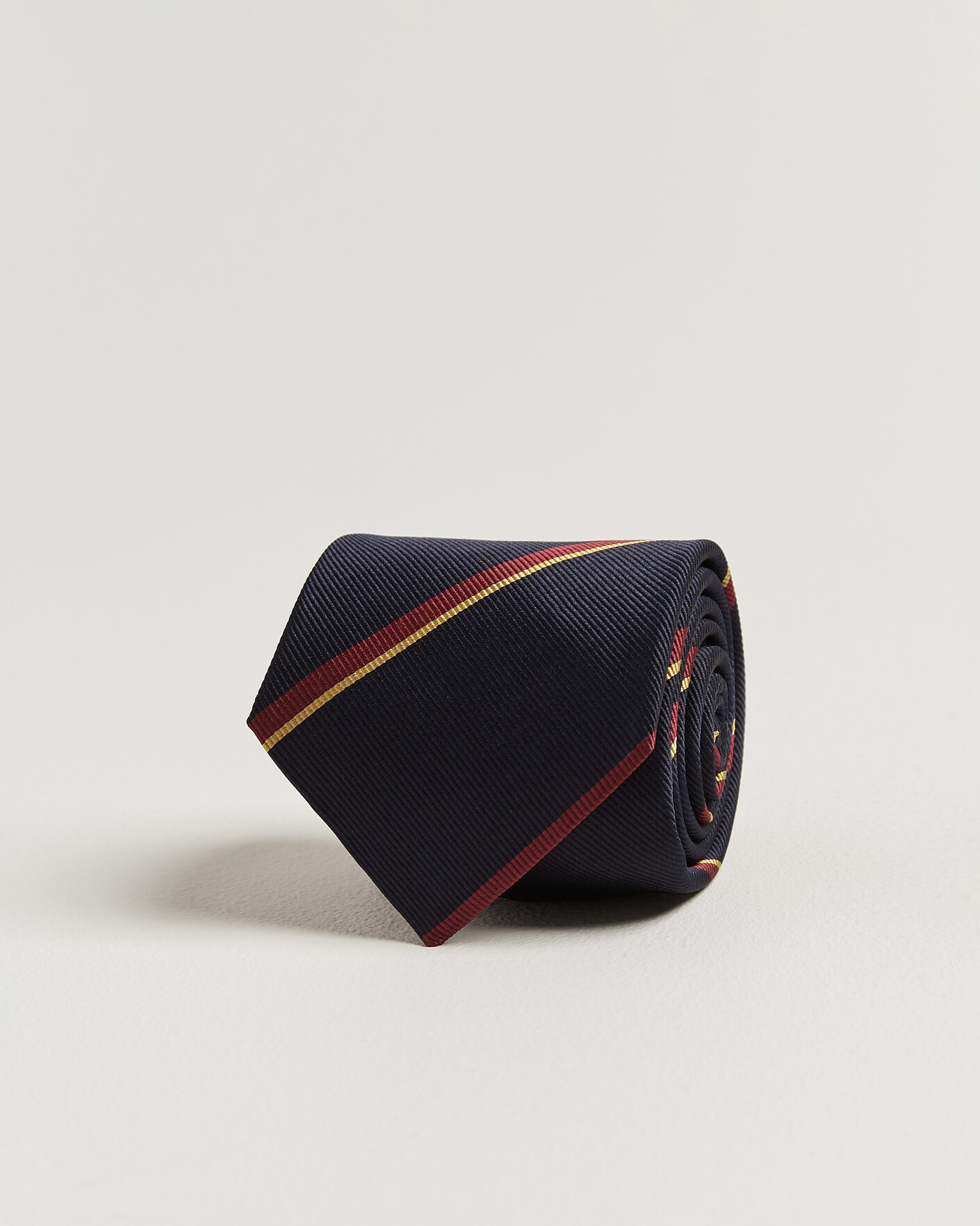 Mies | Drake's Regimental Stripe Reppe Tie Navy | Drake's | Regimental Stripe Reppe Tie Navy