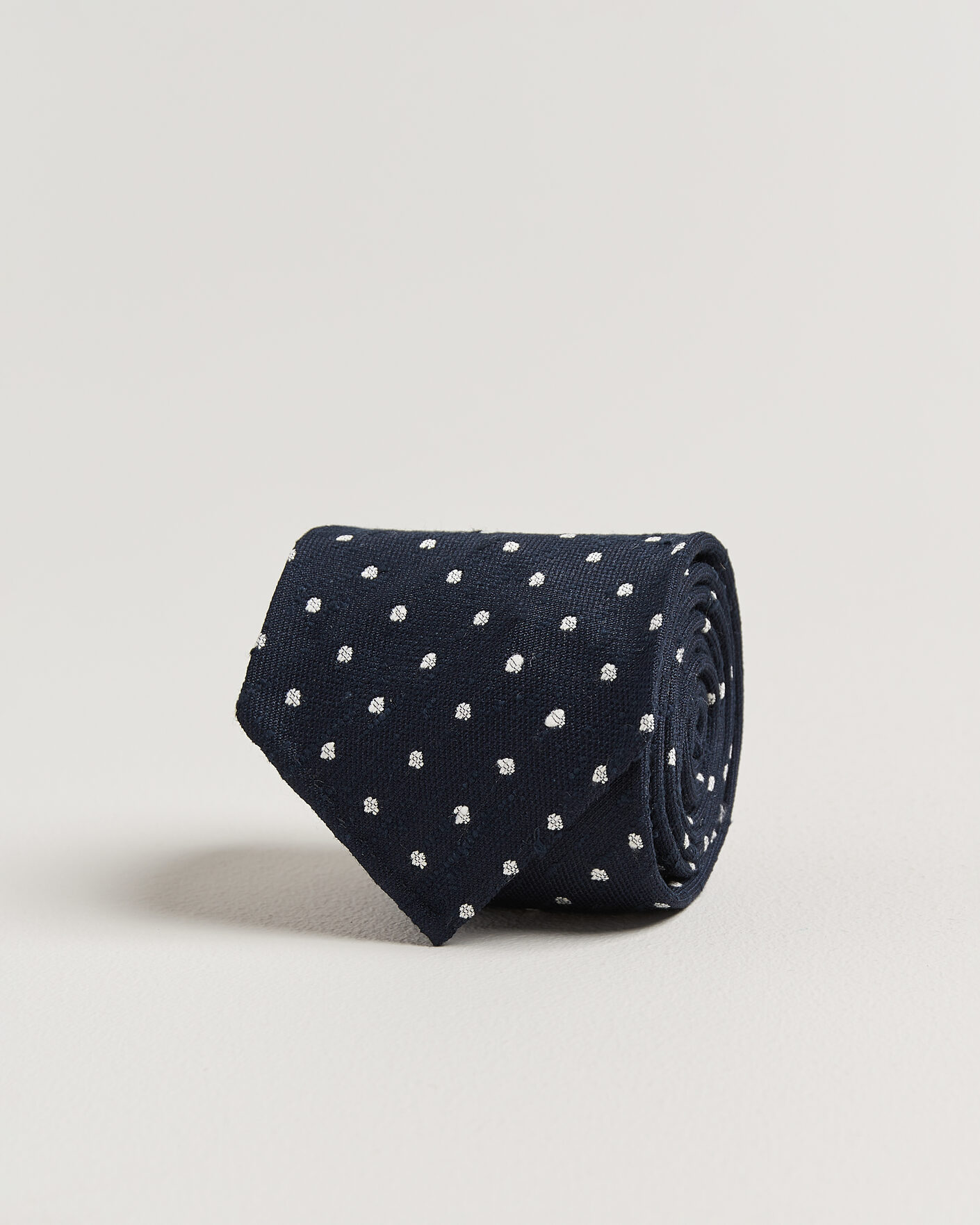 Mies | Drake's Smal Spot Pattern Shantung Silk Tie Navy | Drake's | Smal Spot Pattern Shantung Silk Tie Navy