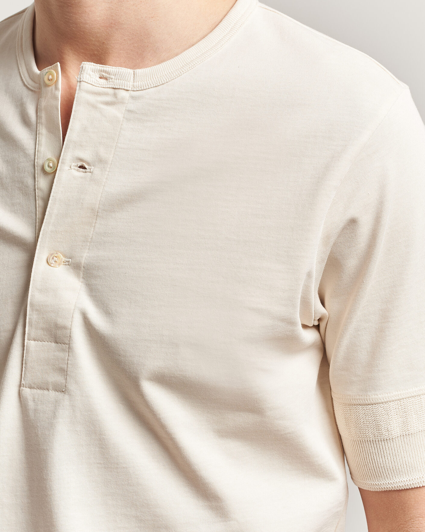 Mies | T-paidat | Merz b. Schwanen | Classic Organic Cotton Short Sleeve Henley Nature