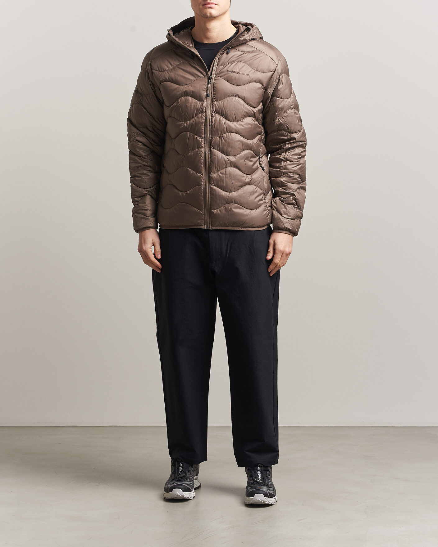 Mies | Takit | Peak Performance | Helium Down Hooded Jacket Terrian Tan