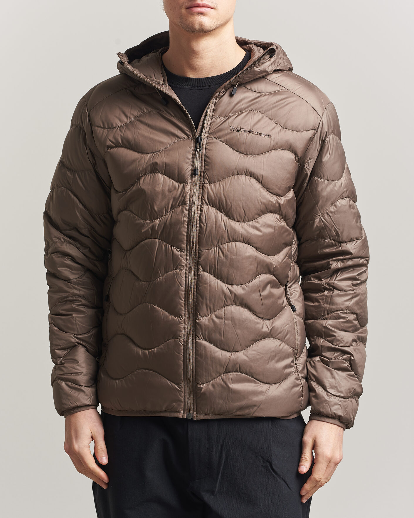 Mies | Takit | Peak Performance | Helium Down Hooded Jacket Terrian Tan