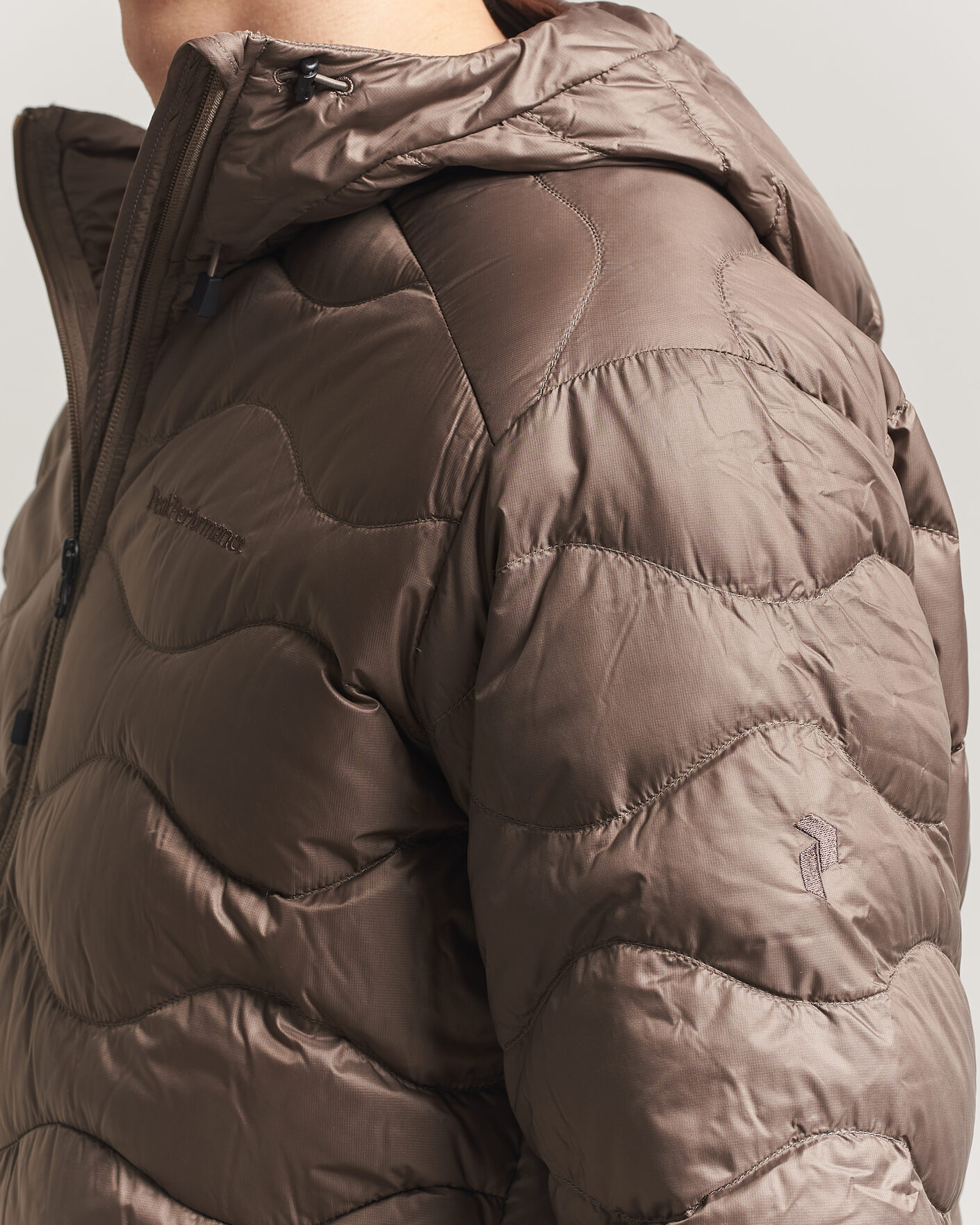 Mies | Takit | Peak Performance | Helium Down Hooded Jacket Terrian Tan
