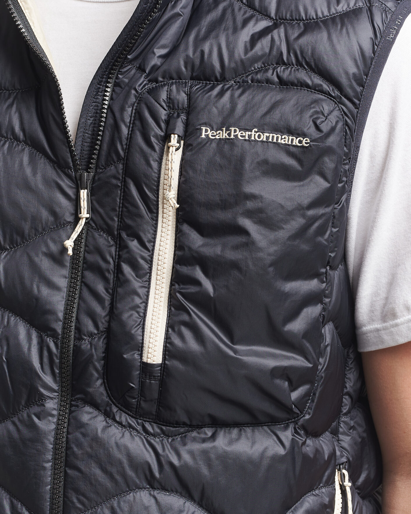 Mies | Ulkoliivit | Peak Performance | Helium Utility Down Vest Black