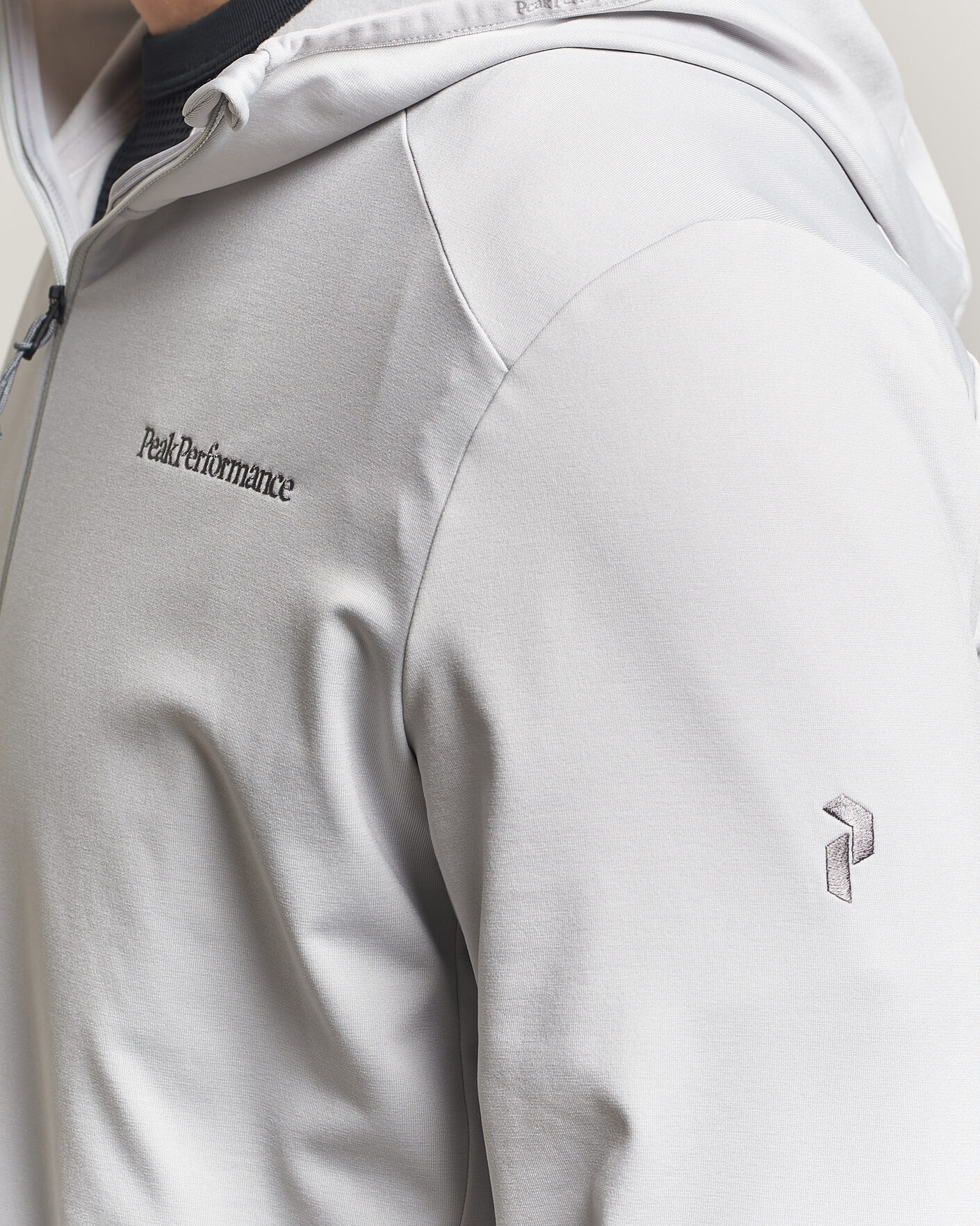 Mies | Puserot | Peak Performance | Light Hooded Full Zip Summit Smoke