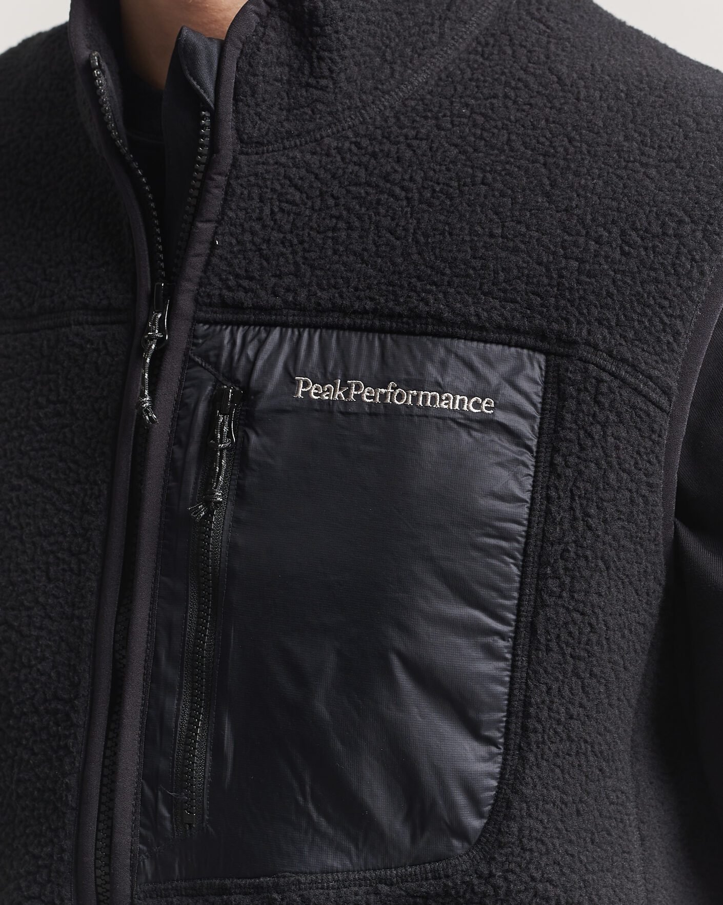 Mies | Puserot | Peak Performance | Nature Rush Pile Vest Black