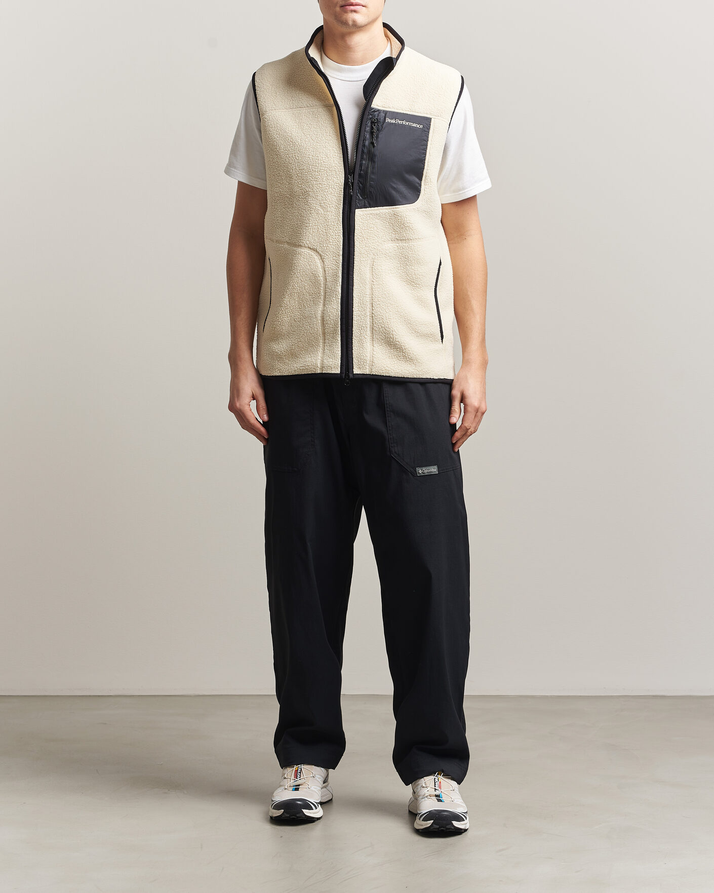 Mies | Puserot | Peak Performance | Nature Rush Pile Vest Sand Fog
