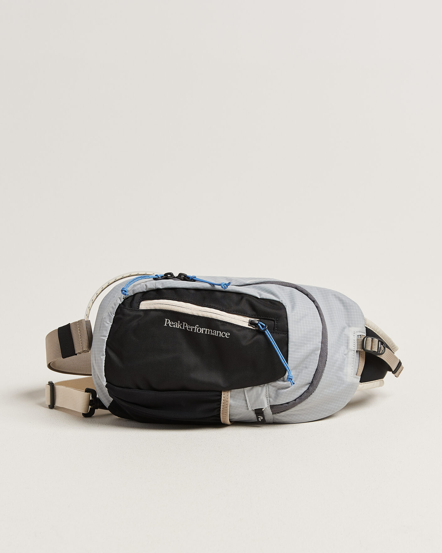 Mies | Laukut | Peak Performance | Outdoor Sling Bag Summit Smoke