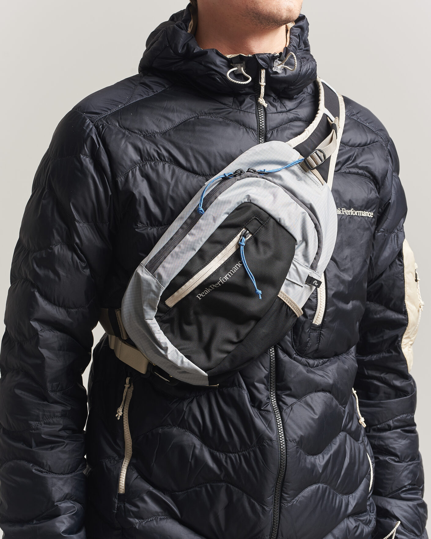 Mies | Laukut | Peak Performance | Outdoor Sling Bag Summit Smoke