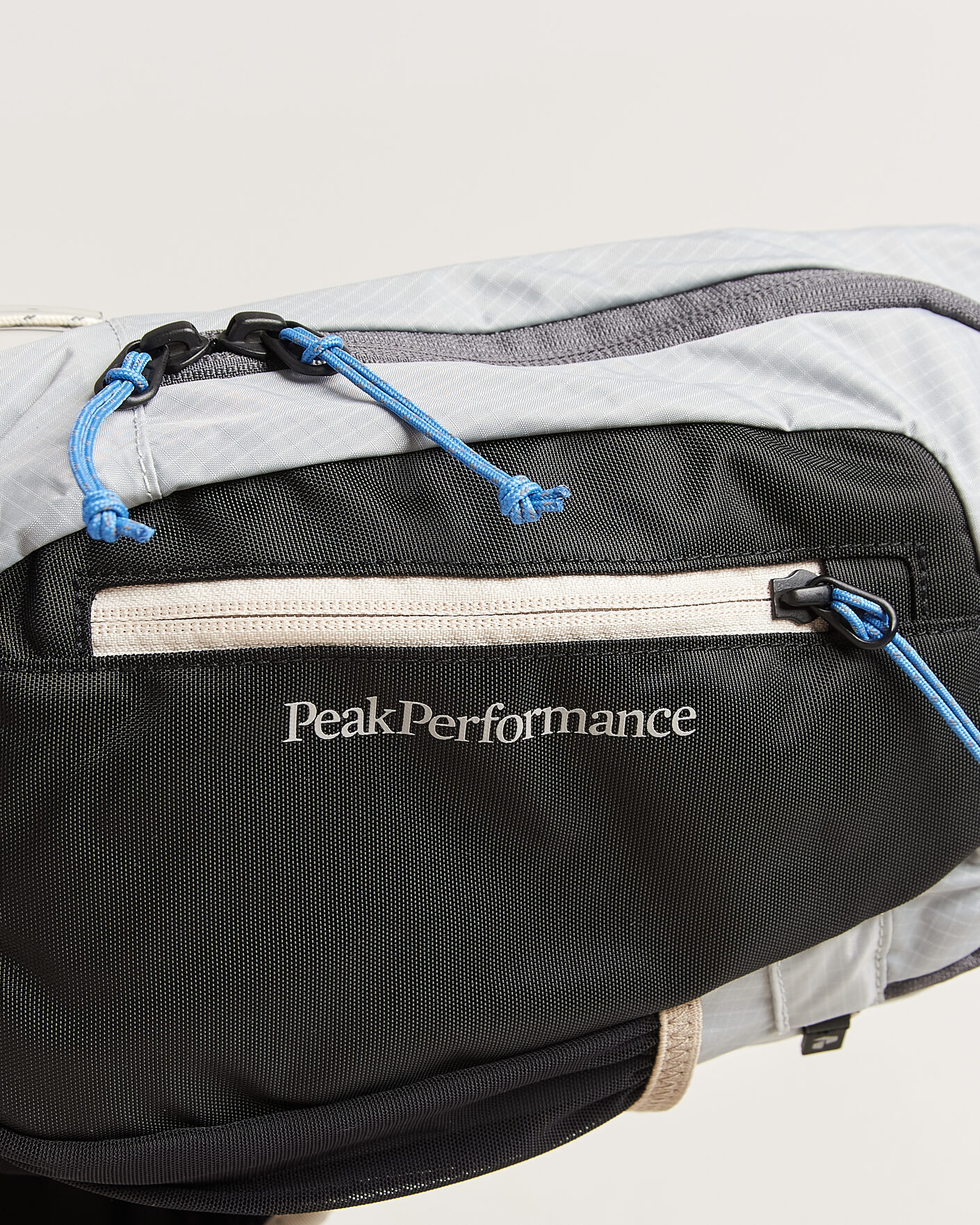 Mies | Laukut | Peak Performance | Outdoor Sling Bag Summit Smoke