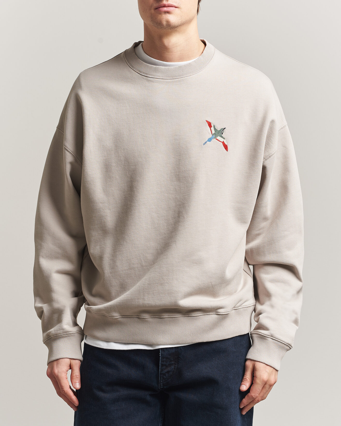 Mies | Puserot | Axel Arigato | Micro Bee Bird Sweatshirt Stone