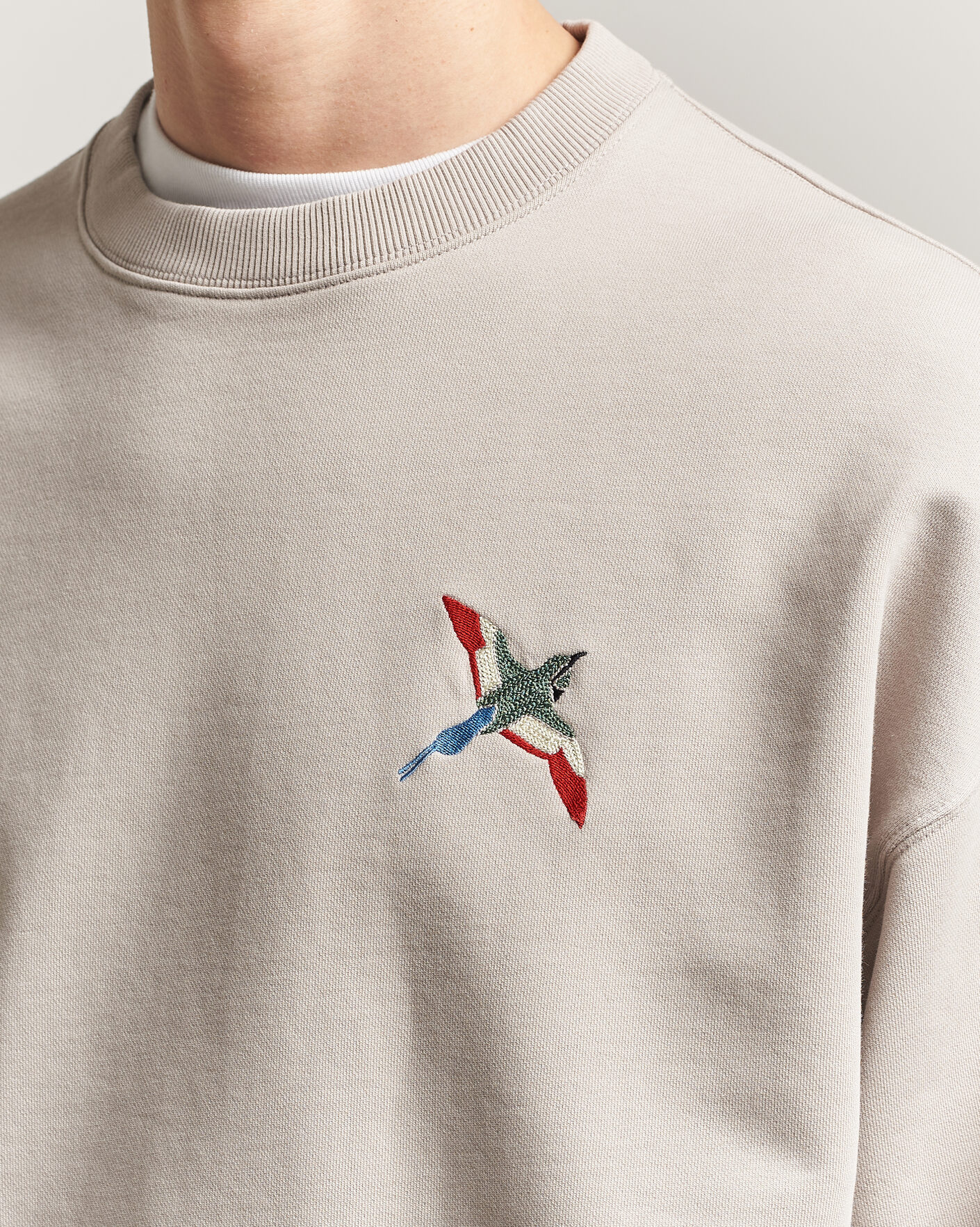 Mies | Puserot | Axel Arigato | Micro Bee Bird Sweatshirt Stone