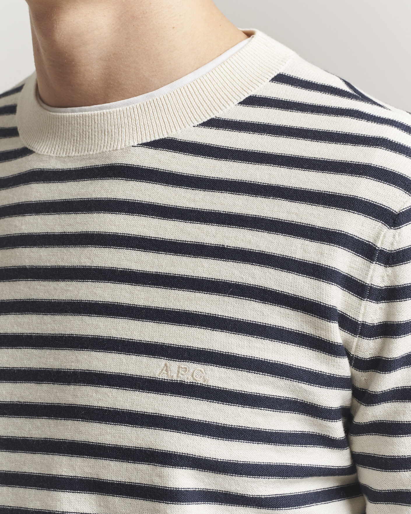 Mies | Puserot | A.P.C. | Paul Striped Knitted Sweater Ecru/Dark Navy