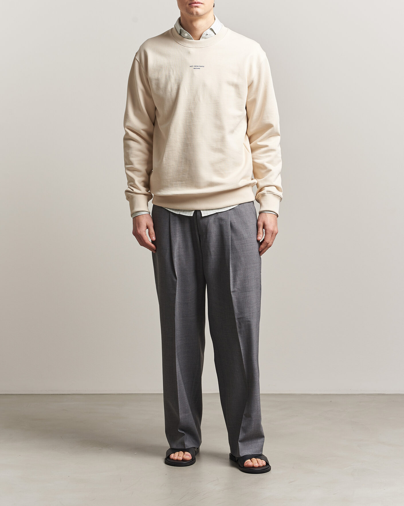 Mies | Puserot | Drôle de Monsieur | Classic Slogan Sweatshirt Sand