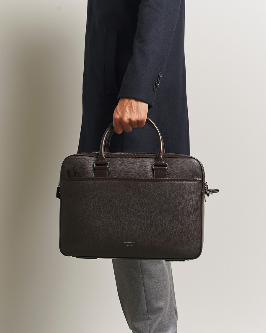 Mies | Laukut | Tiger of Sweden | Burin Grained Leather Briefcase Dark Brown