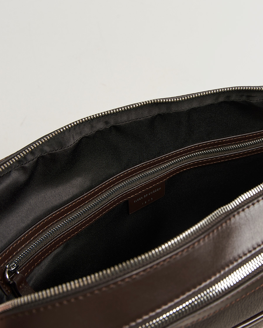 Mies | Laukut | Tiger of Sweden | Burin Grained Leather Briefcase Dark Brown