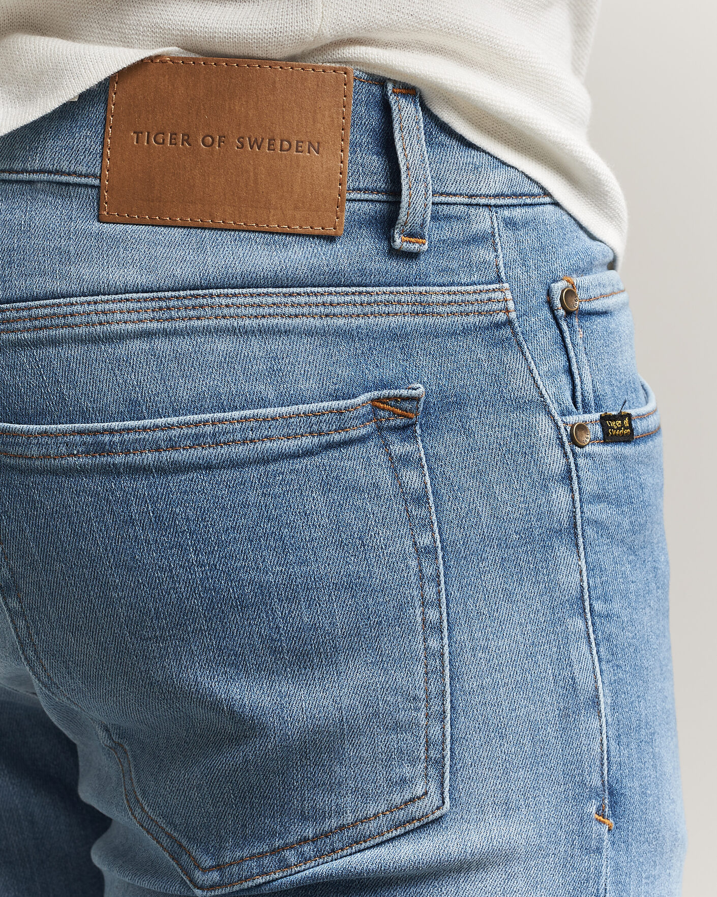 Mies | Farkut | Tiger of Sweden | Evolve Jeans Light Blue