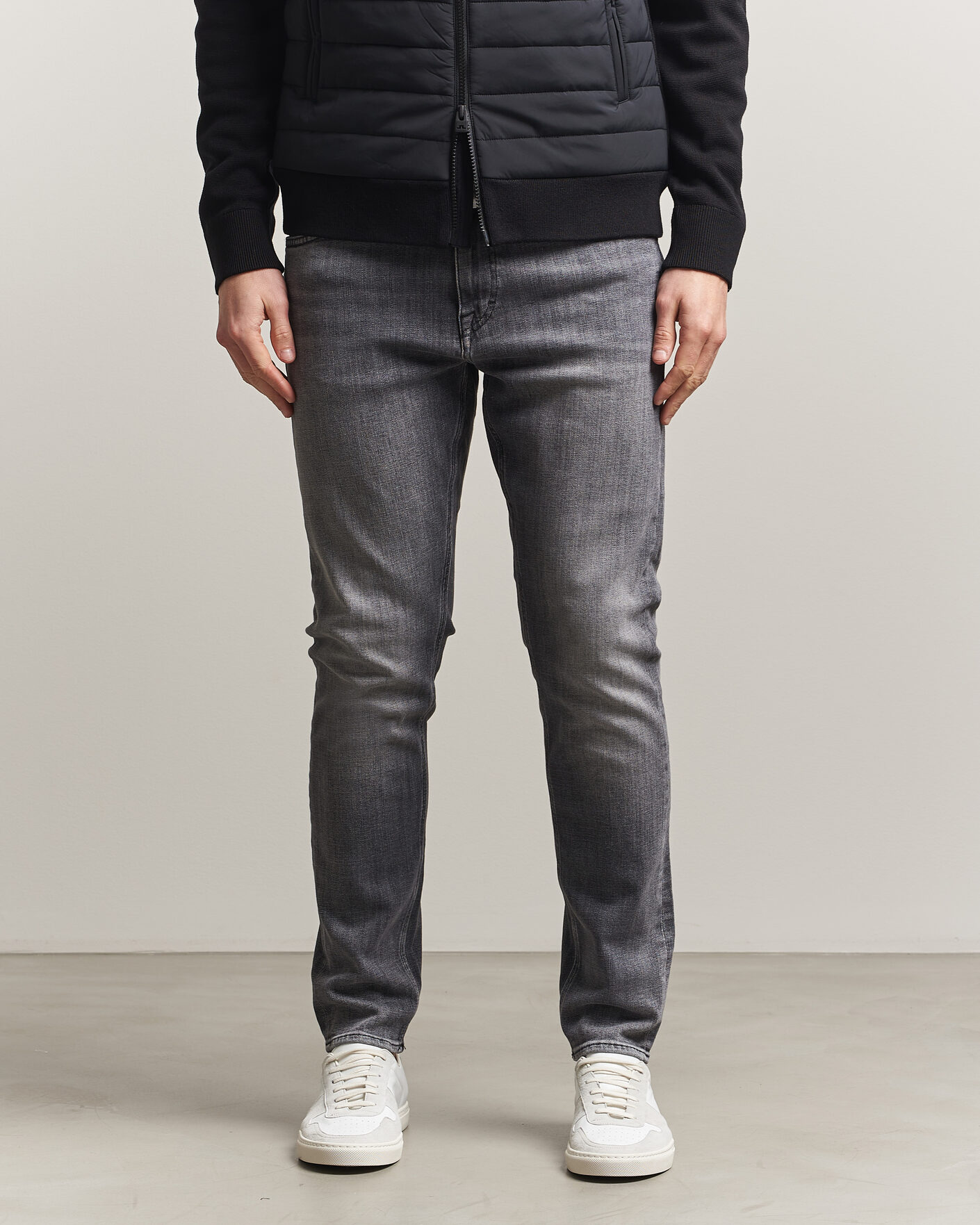 Mies | Farkut | Tiger of Sweden | Evolve Jeans Washed Black