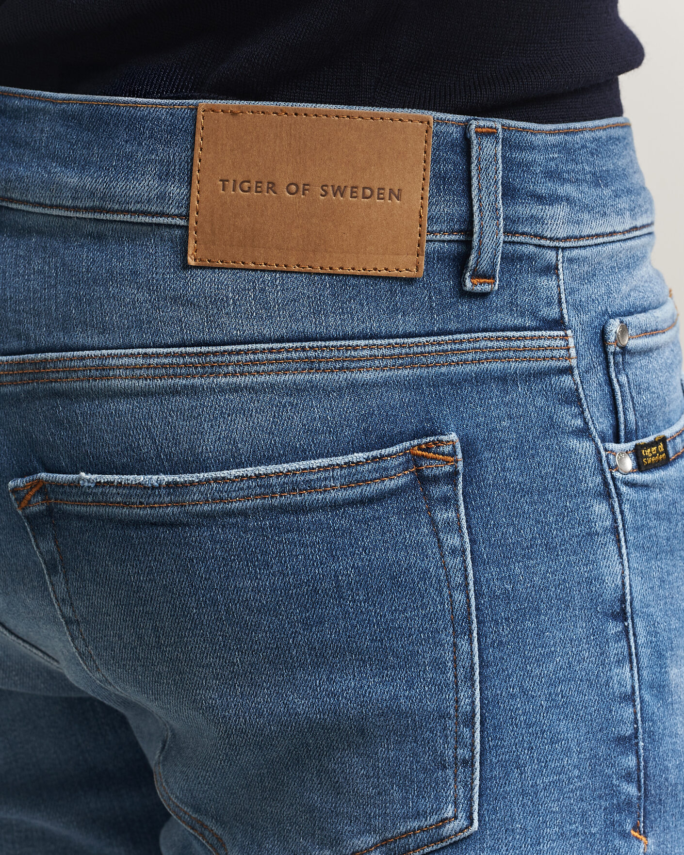 Mies | Farkut | Tiger of Sweden | Evolve Jeans Medium Blue