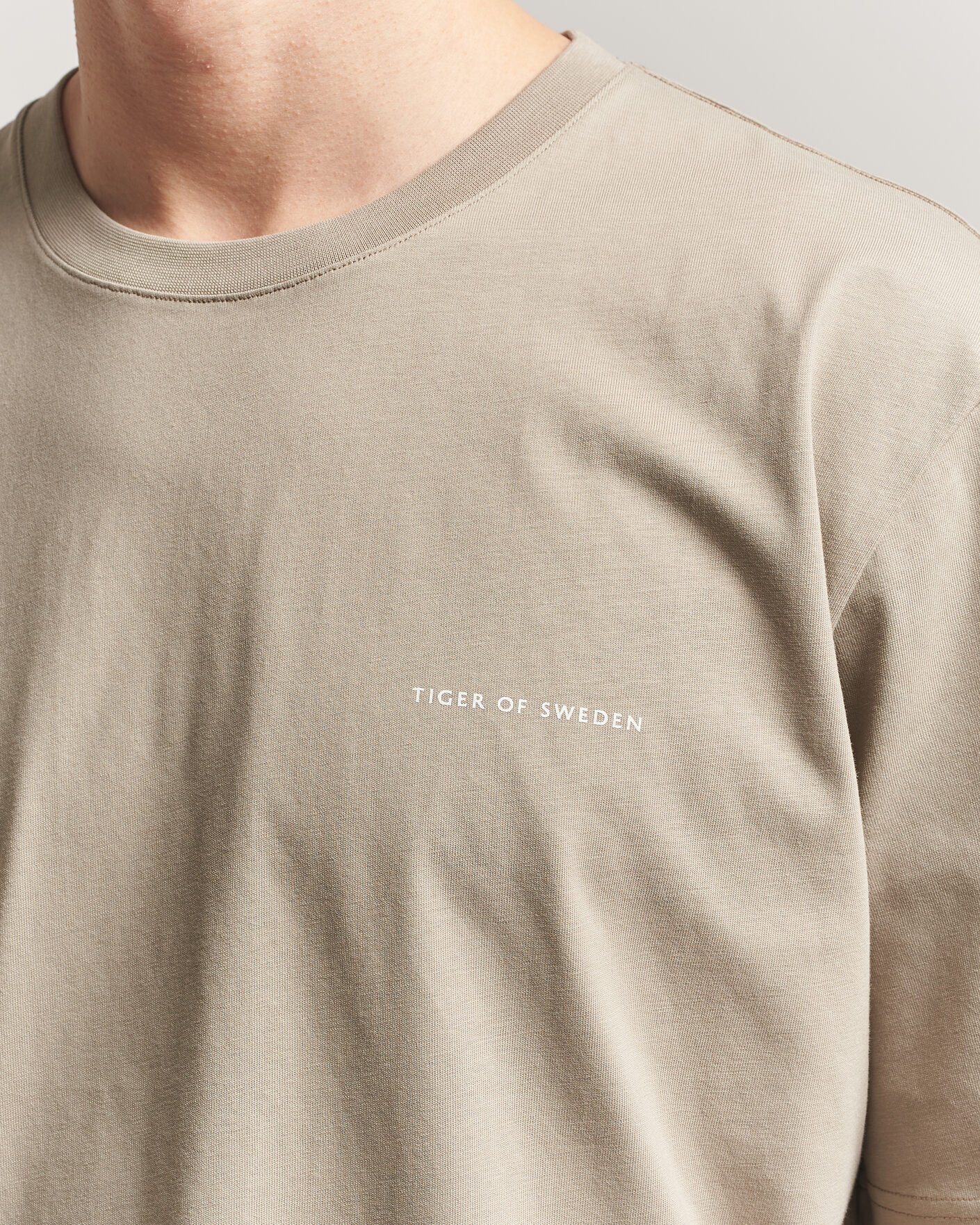 Mies | T-paidat | Tiger of Sweden | Pro Logo Crew Neck T-Shirt Artichoke Grey