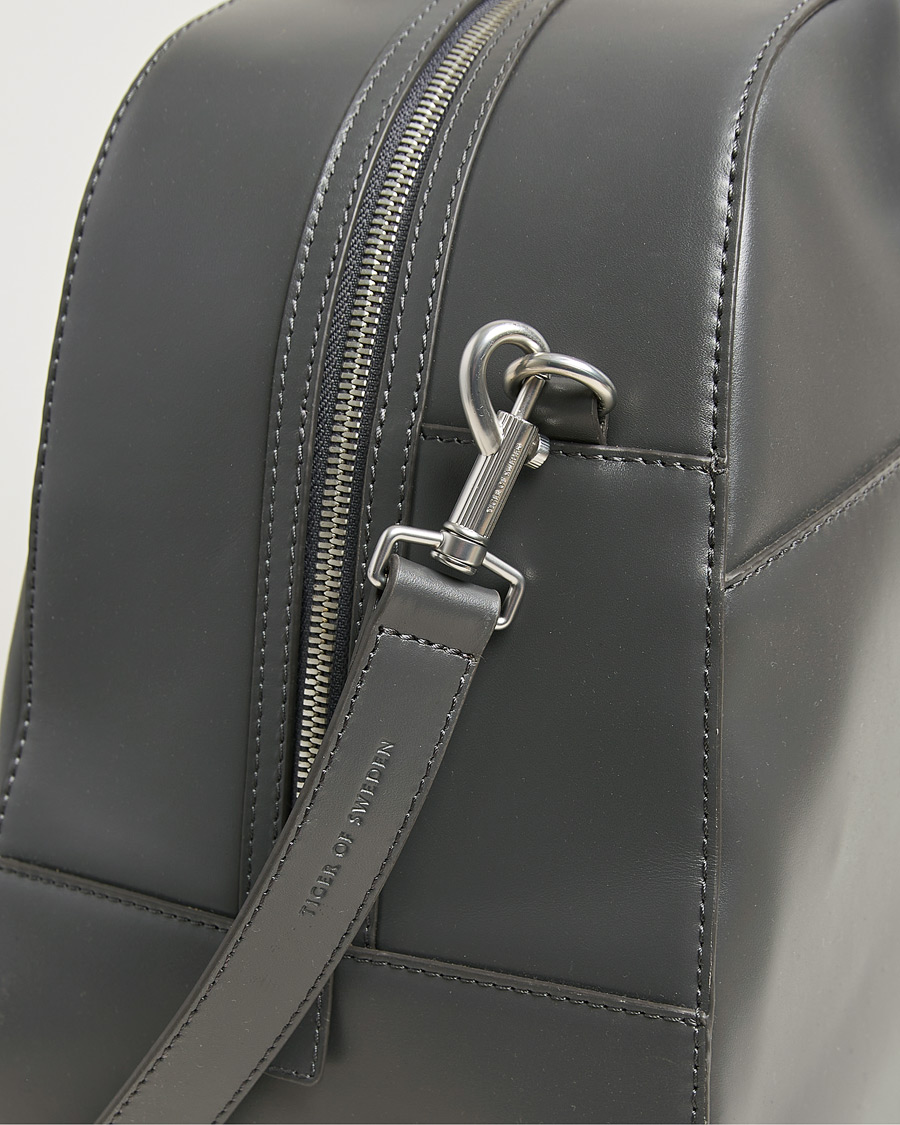 Mies | Laukut | Tiger of Sweden | Navisa Smooth Leather Weekendbag Jet Grey